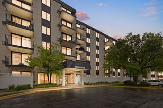 9731 N FOX GLEN Drive 4C, Niles, IL 60714