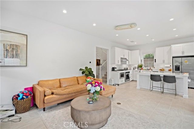 112 San Benito, Irvine, CA 92618