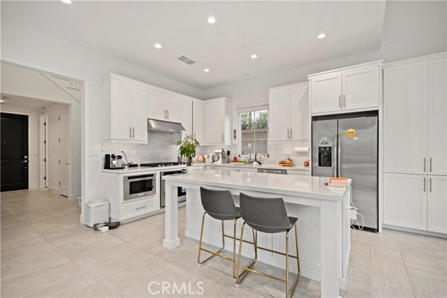 112 San Benito, Irvine, CA 92618