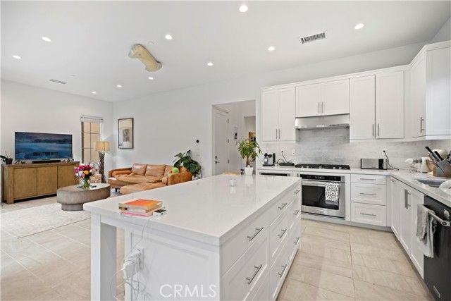 112 San Benito, Irvine, CA 92618