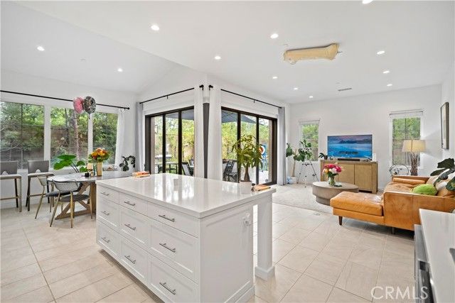 112 San Benito, Irvine, CA 92618