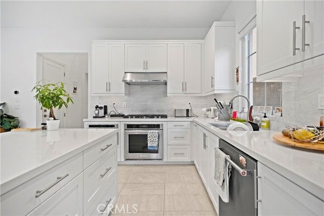 112 San Benito, Irvine, CA 92618