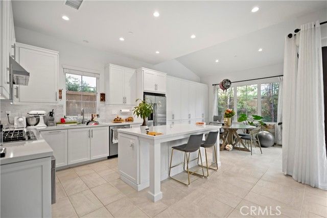 112 San Benito, Irvine, CA 92618