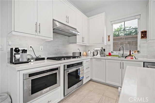 112 San Benito, Irvine, CA 92618