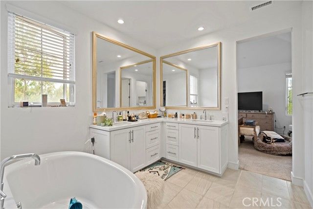 112 San Benito, Irvine, CA 92618