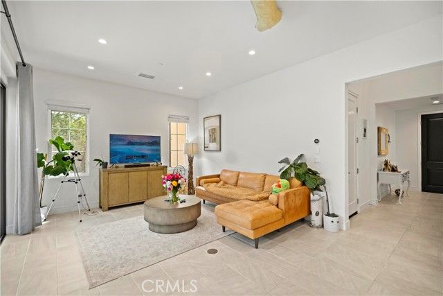 112 San Benito, Irvine, CA 92618