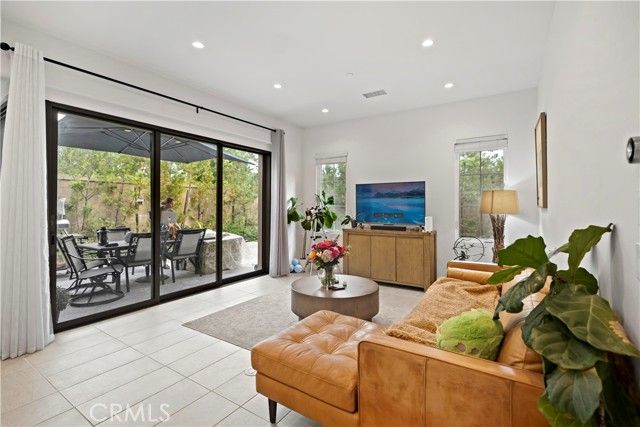 112 San Benito, Irvine, CA 92618