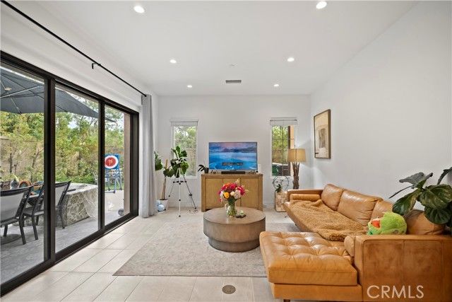 112 San Benito, Irvine, CA 92618