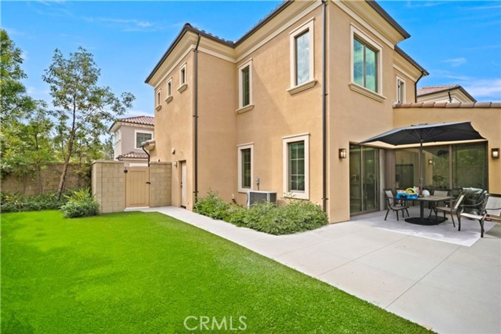 112 San Benito, Irvine, CA 92618