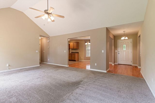 3296 N Eakins Avenue, Springfield, MO 65803