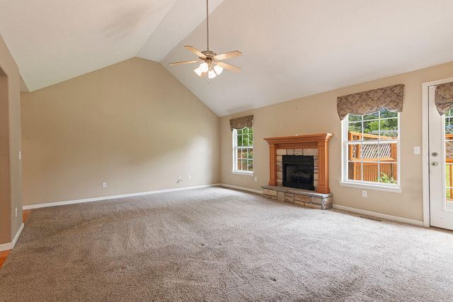 3296 N Eakins Avenue, Springfield, MO 65803