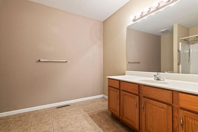 3296 N Eakins Avenue, Springfield, MO 65803