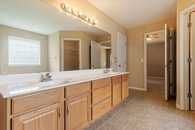 3296 N Eakins Avenue, Springfield, MO 65803