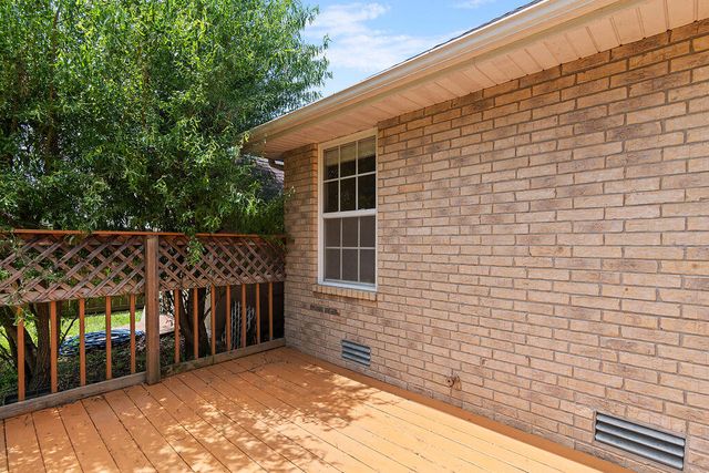 3296 N Eakins Avenue, Springfield, MO 65803