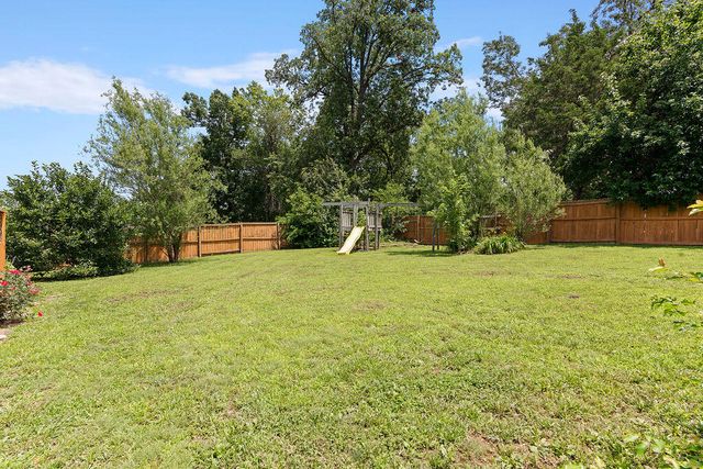 3296 N Eakins Avenue, Springfield, MO 65803