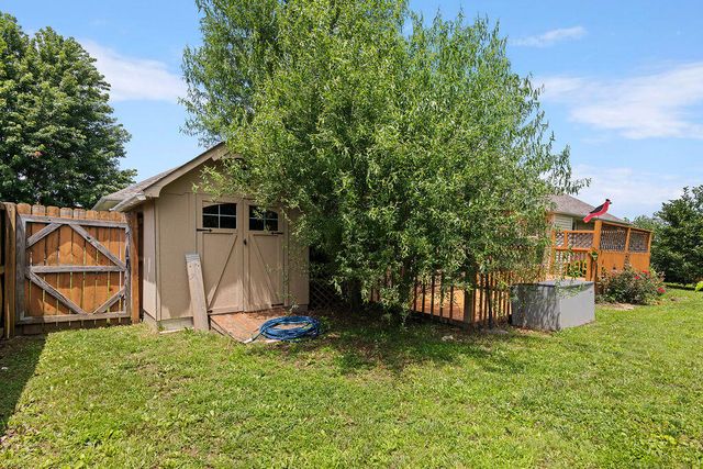 3296 N Eakins Avenue, Springfield, MO 65803