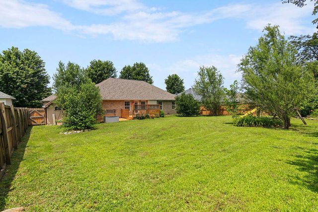 3296 N Eakins Avenue, Springfield, MO 65803