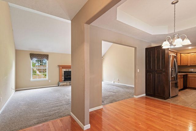 3296 N Eakins Avenue, Springfield, MO 65803