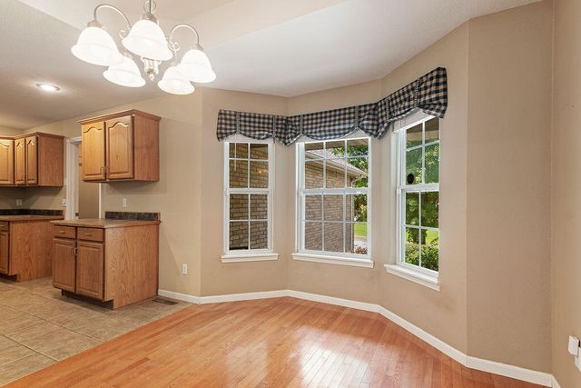 3296 N Eakins Avenue, Springfield, MO 65803