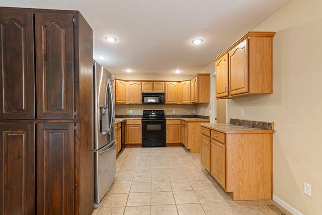 3296 N Eakins Avenue, Springfield, MO 65803