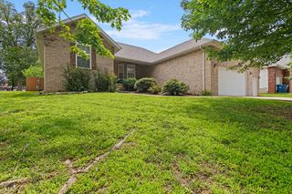 3296 N Eakins Avenue, Springfield, MO 65803