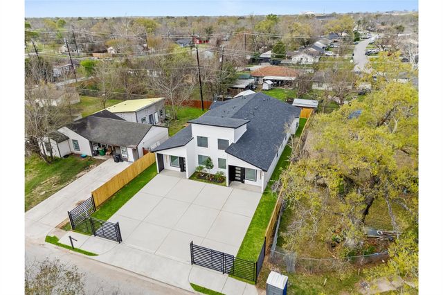 7710 Sharondale Drive A and B, Houston, TX 77033