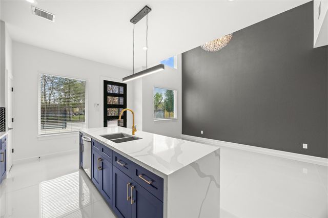 7710 Sharondale Drive A and B, Houston, TX 77033