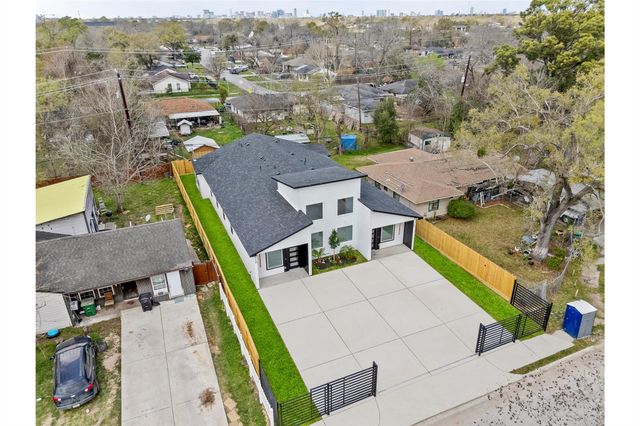 7710 Sharondale Drive A and B, Houston, TX 77033