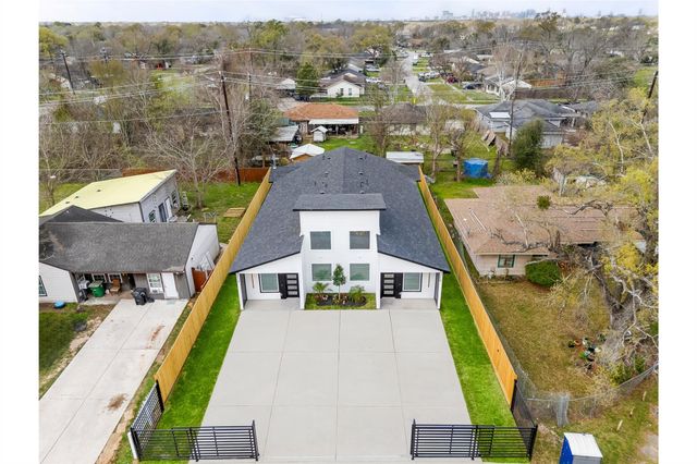 7710 Sharondale Drive A and B, Houston, TX 77033