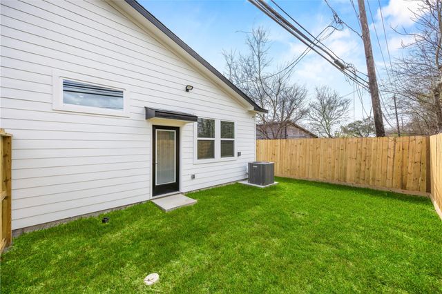 7710 Sharondale Drive A and B, Houston, TX 77033