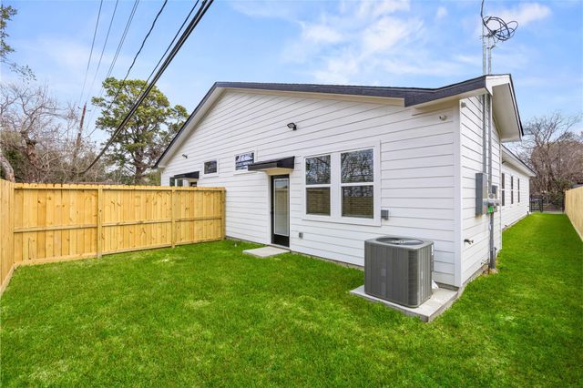 7710 Sharondale Drive A and B, Houston, TX 77033