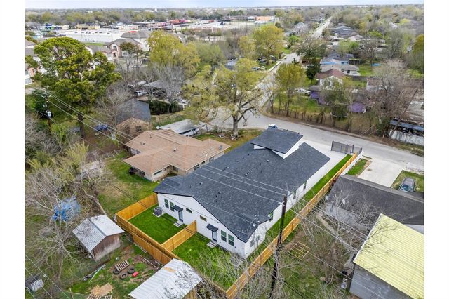 7710 Sharondale Drive A and B, Houston, TX 77033