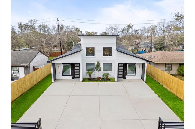 7710 Sharondale Drive A and B, Houston, TX 77033