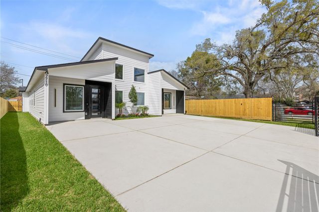 7710 Sharondale Drive A and B, Houston, TX 77033