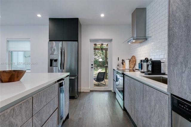 125 NW 88th St, El Portal, FL 33150