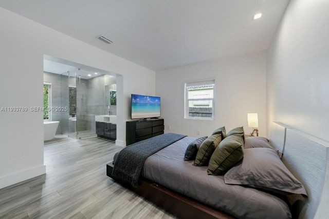 125 NW 88th St, El Portal, FL 33150