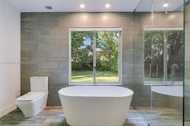 125 NW 88th St, El Portal, FL 33150