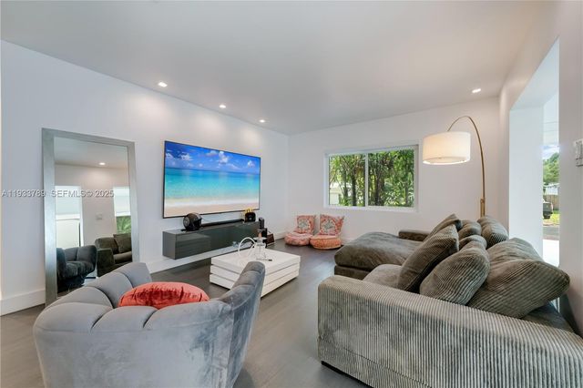 125 NW 88th St, El Portal, FL 33150