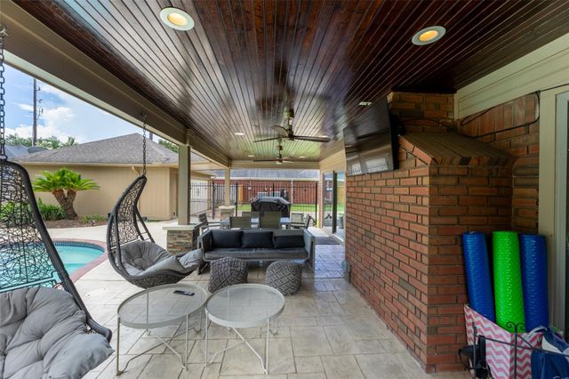 23 Dartmoor Street, Sugar Land, TX 77479