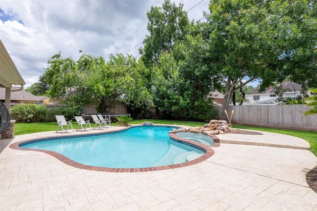 23 Dartmoor Street, Sugar Land, TX 77479