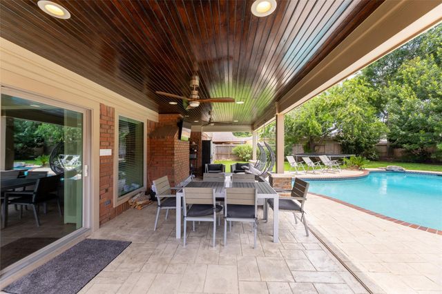 23 Dartmoor Street, Sugar Land, TX 77479