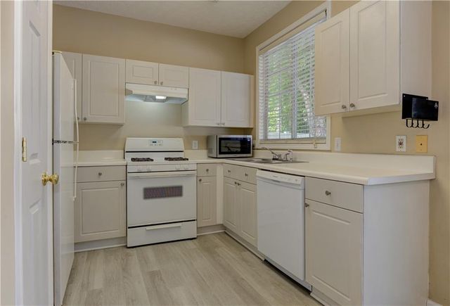 105 Windcroft Circle NW, Acworth, GA 30101