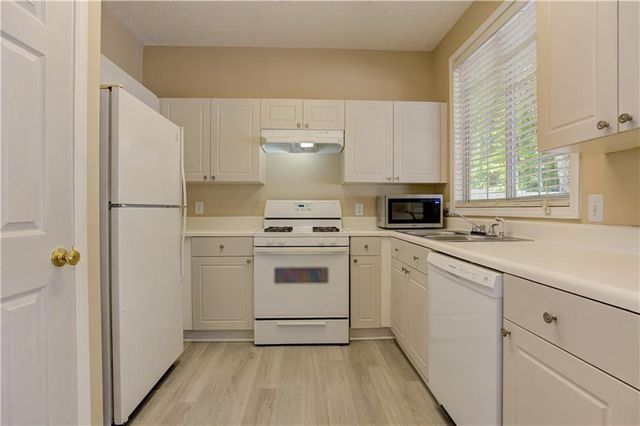105 Windcroft Circle NW, Acworth, GA 30101