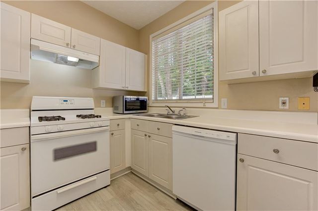 105 Windcroft Circle NW, Acworth, GA 30101