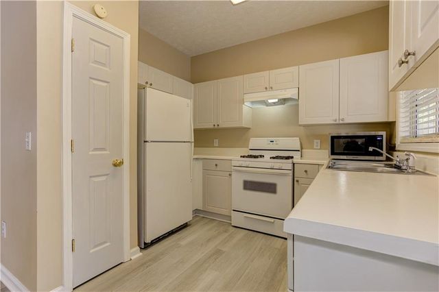 105 Windcroft Circle NW, Acworth, GA 30101