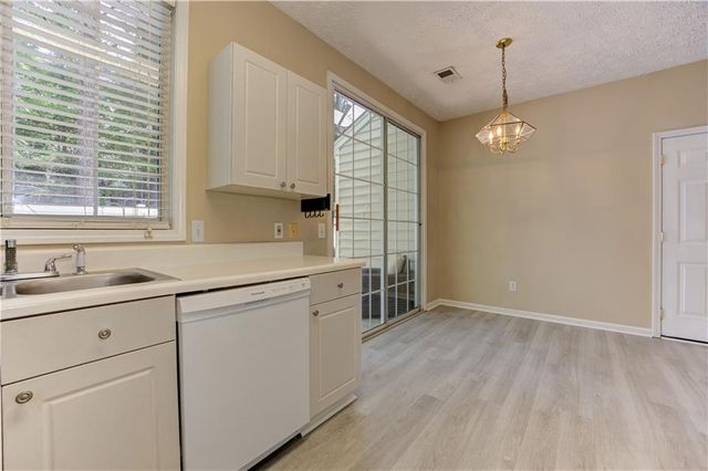 105 Windcroft Circle NW, Acworth, GA 30101