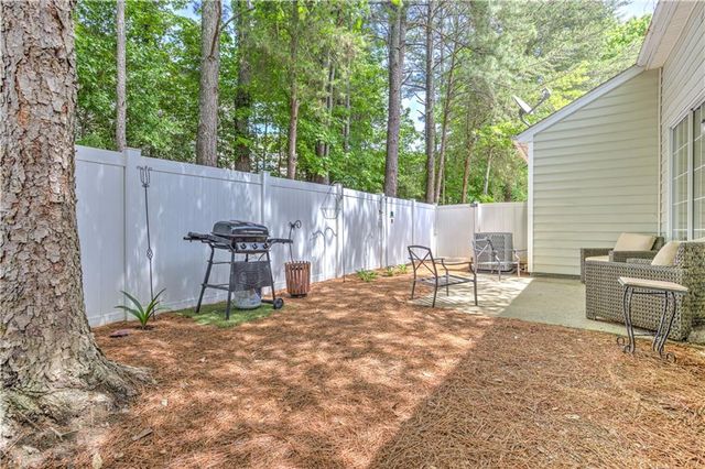 105 Windcroft Circle NW, Acworth, GA 30101