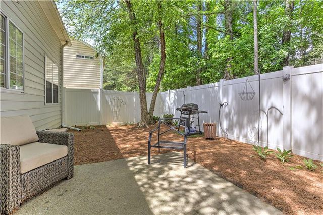 105 Windcroft Circle NW, Acworth, GA 30101