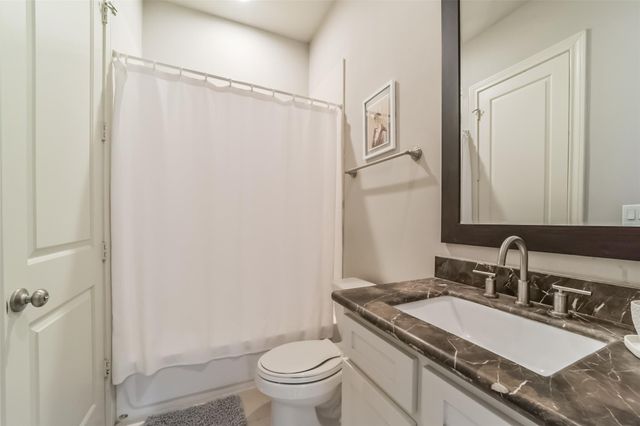 5715 Arabelle Lake Street, Houston, TX 77007