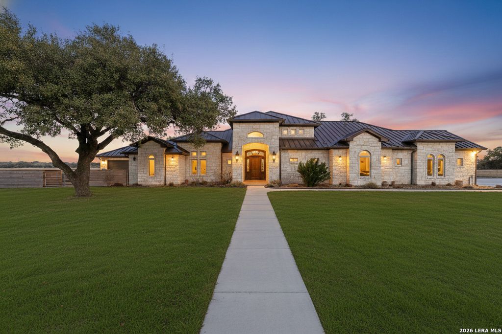 3128 Old St Marys Rd, Beeville, TX 78102